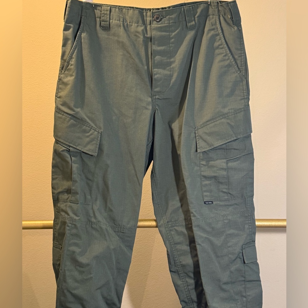 #39 Green Law Enforcement Cargo Pants with Utility Design